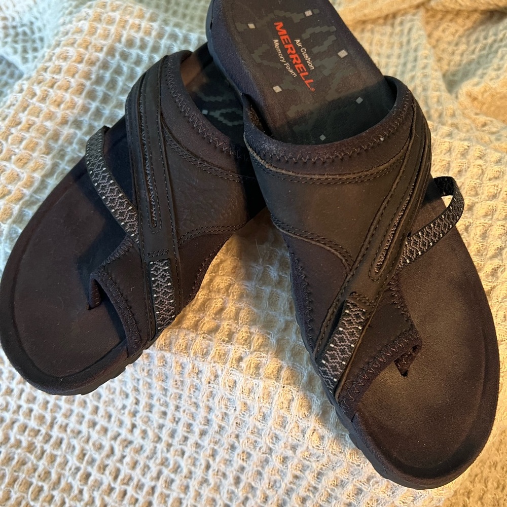 Merrell Terran Post II women’s sandal, size 9